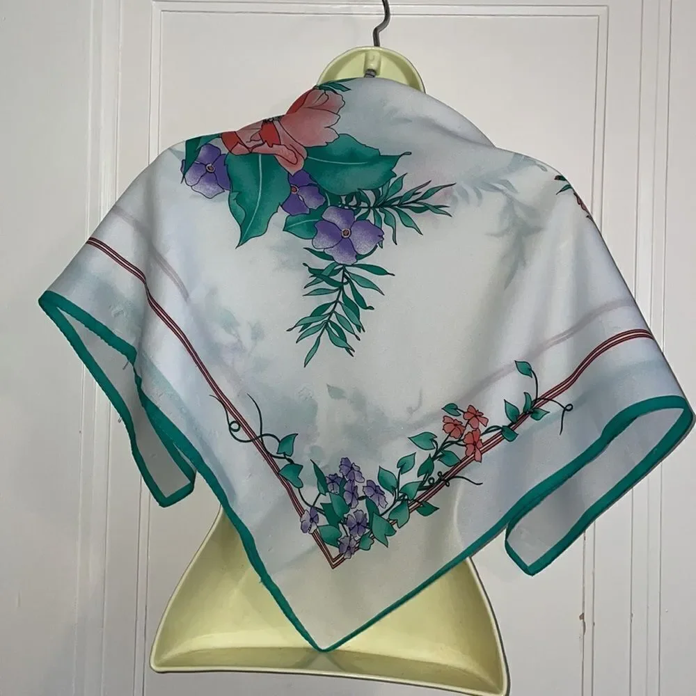 Vtg 70s/80s white‎ polyester floral large square scarf